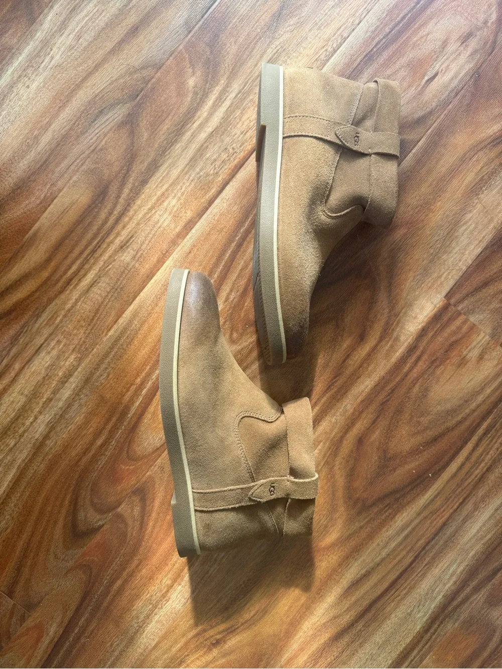 UGG Chestnut Suede Short Boot - Tan/Brown